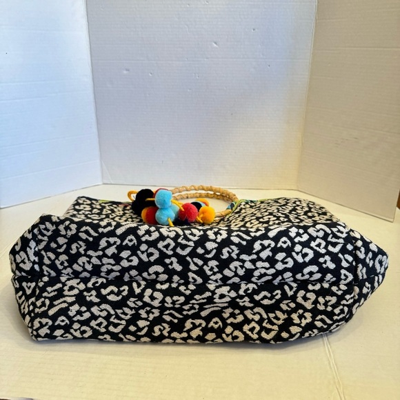 American & Beyond Leopard Cheetah Beaded Pineapple Cane Handles Tote Bag - Picture 3 of 16